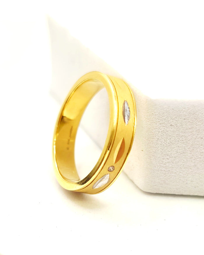 Linear Gold Ring