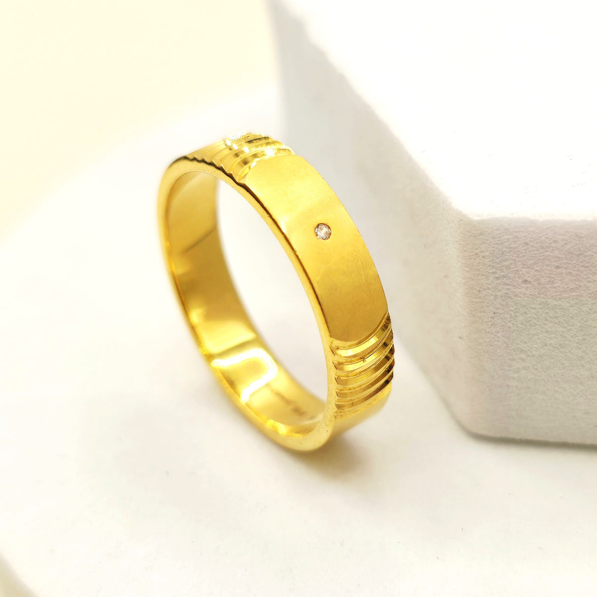 Satin Single-Stone Gold Ring