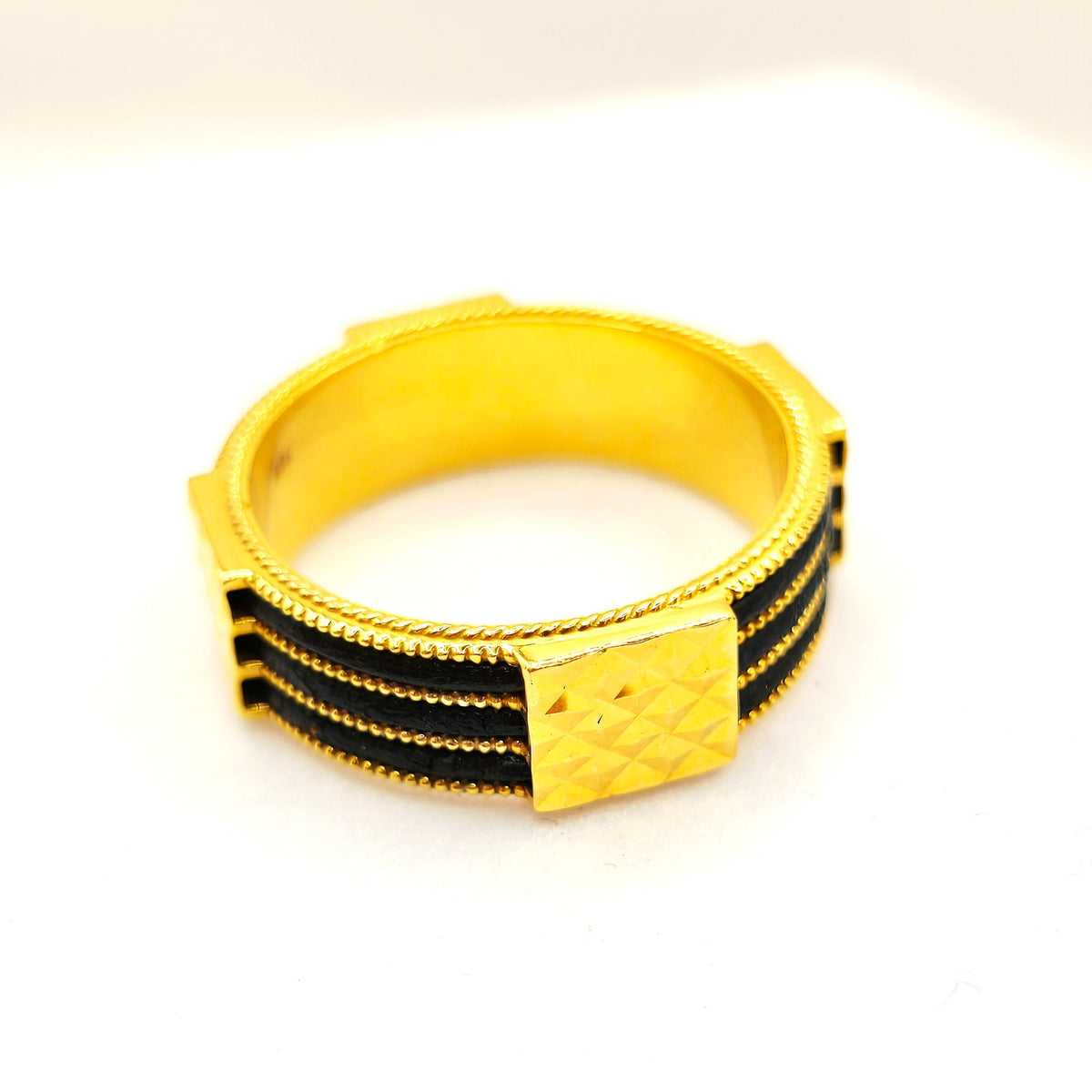 Pyramid Cutout Band