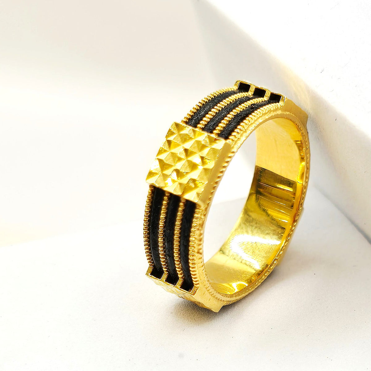 Pyramid Cutout Band