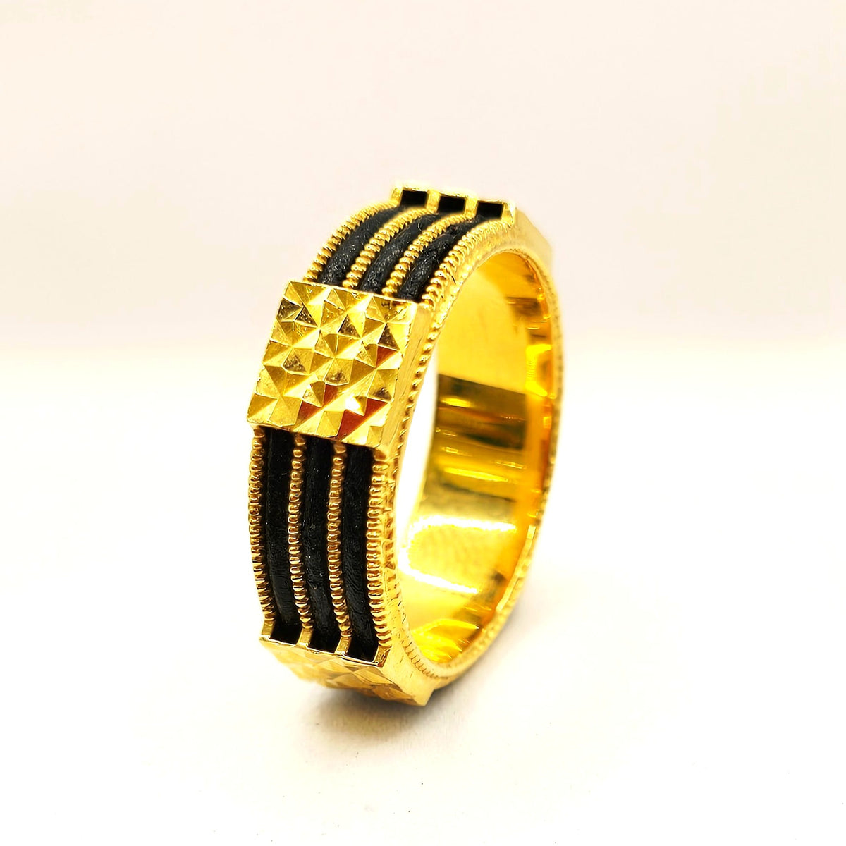 Pyramid Cutout Band
