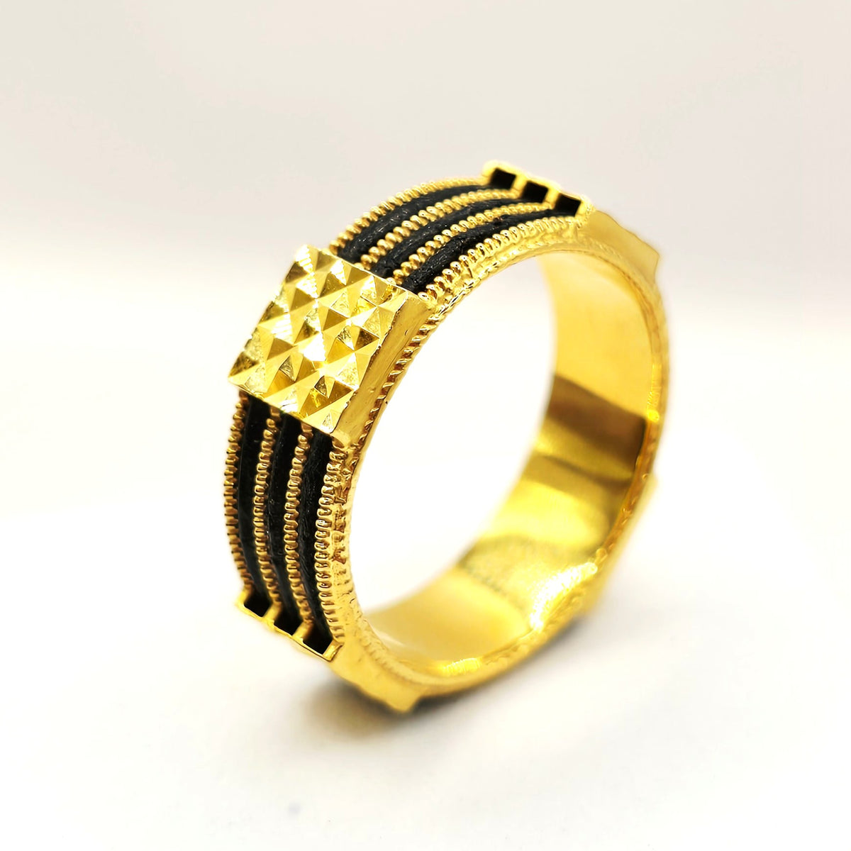 Pyramid Cutout Band