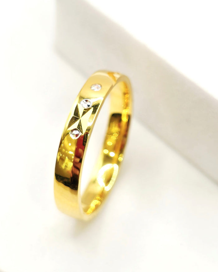 Star-Engraved Gold Band