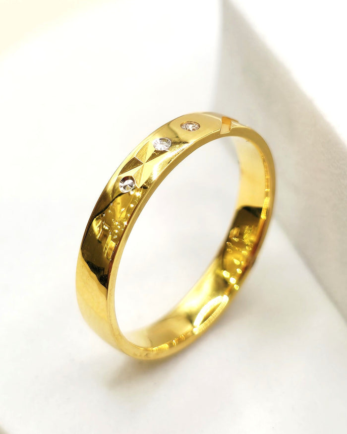 Star-Engraved Gold Band