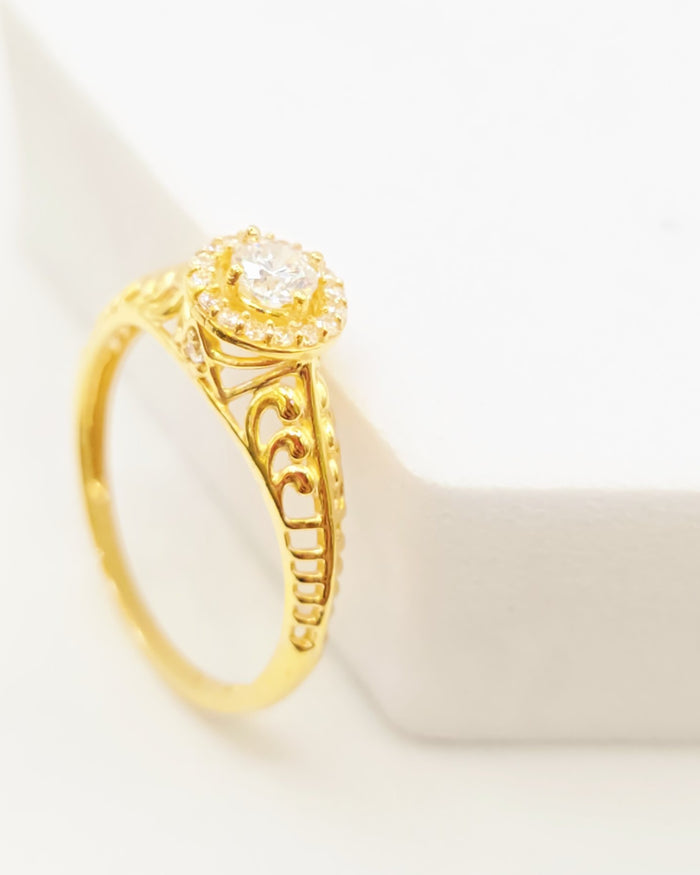 Scrollwork Solitaire Gold Band