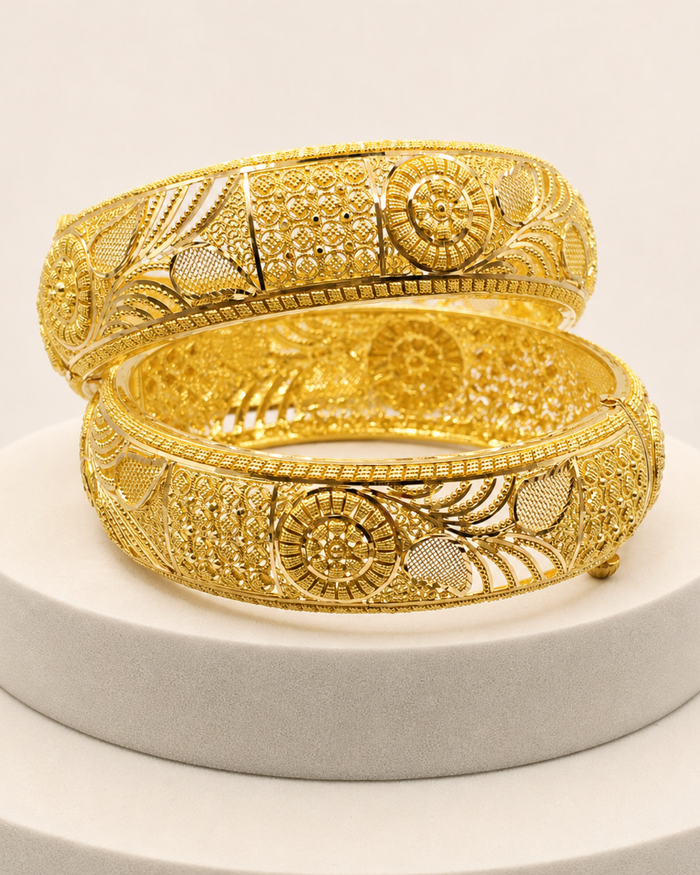 Sunburst Leaf Bangle Pair in 22ct gold — view 2