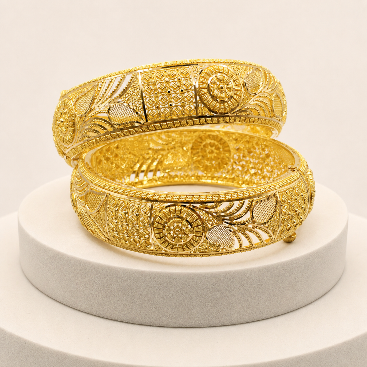 Sunburst Leaf Bangle Pair in 22ct gold — view 2