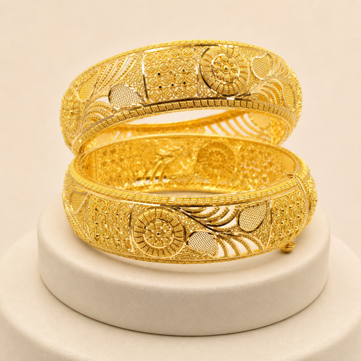 Sunburst Leaf Bangle Pair in 22ct gold — view 3
