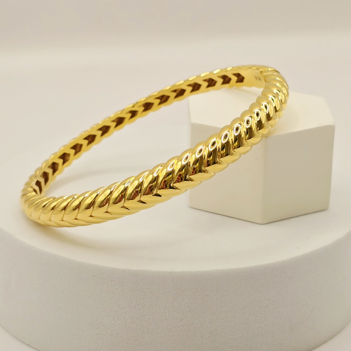 Chevron Ladies Kada in 22ct gold — view 1