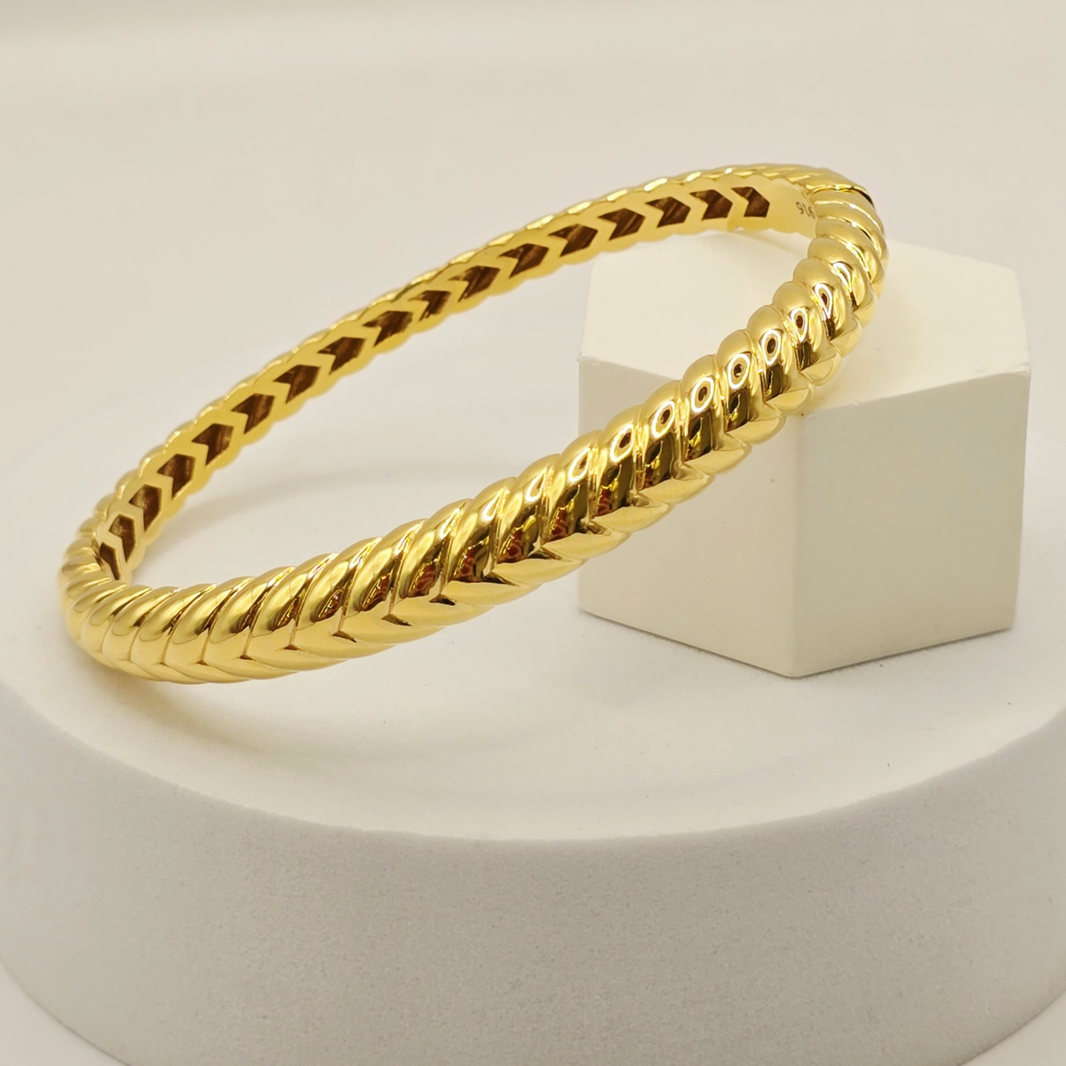 Chevron Ladies Kada in 22ct gold — view 2