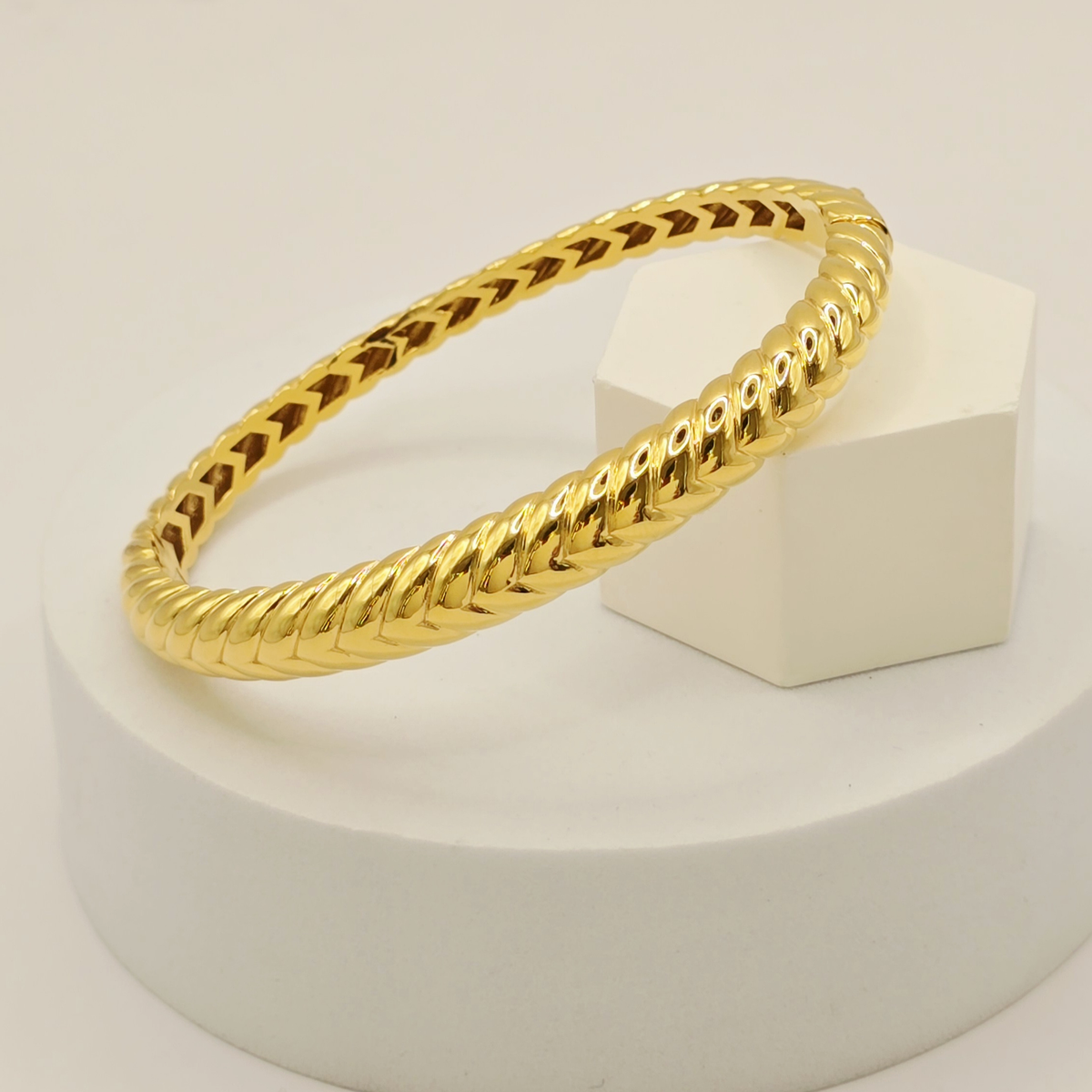 Chevron Ladies Kada in 22ct gold — view 3