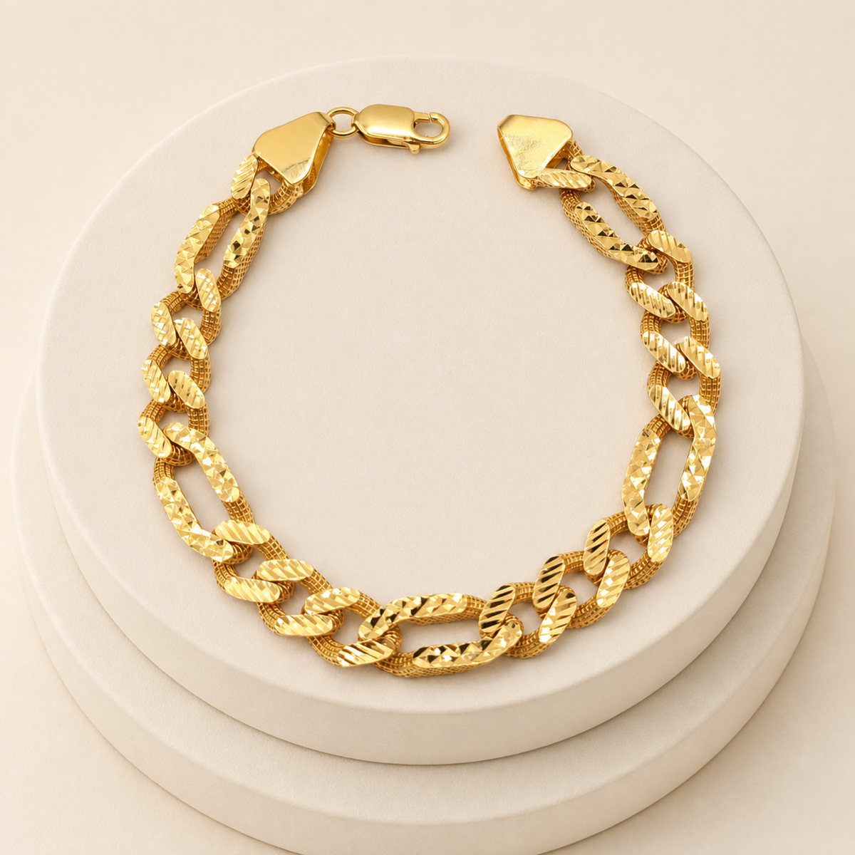 Textured Link Men's Bracelet in 22ct gold — view 1