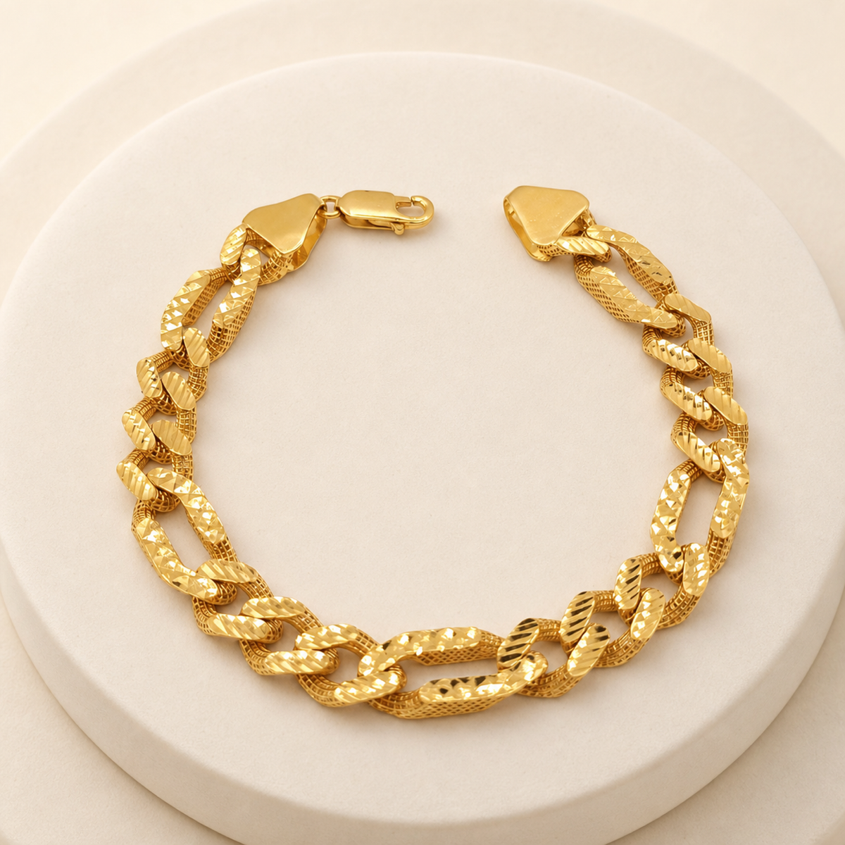Textured Link Men's Bracelet in 22ct gold — view 2