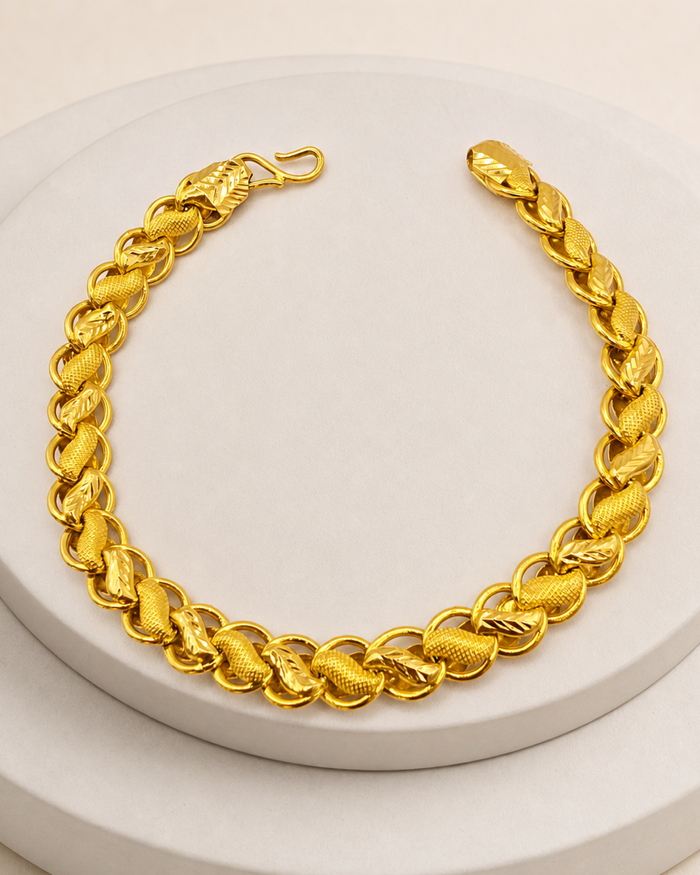 Leaf Link Men's Bracelet in 22ct gold — view 2
