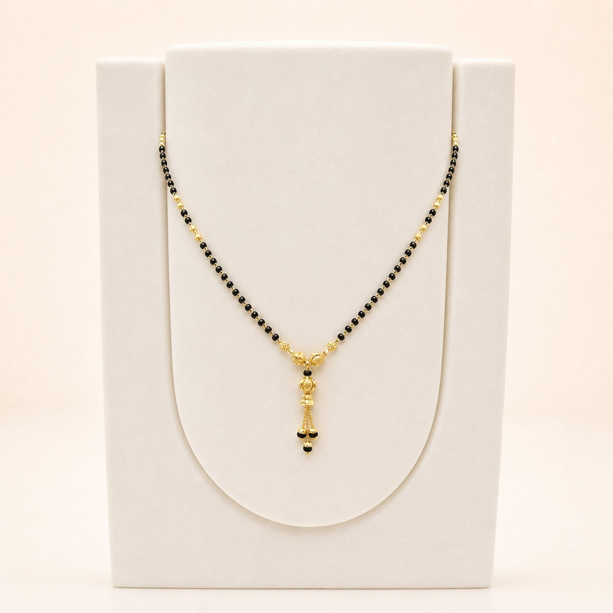 Tassel Mangalsutra in 22ct gold — view 1