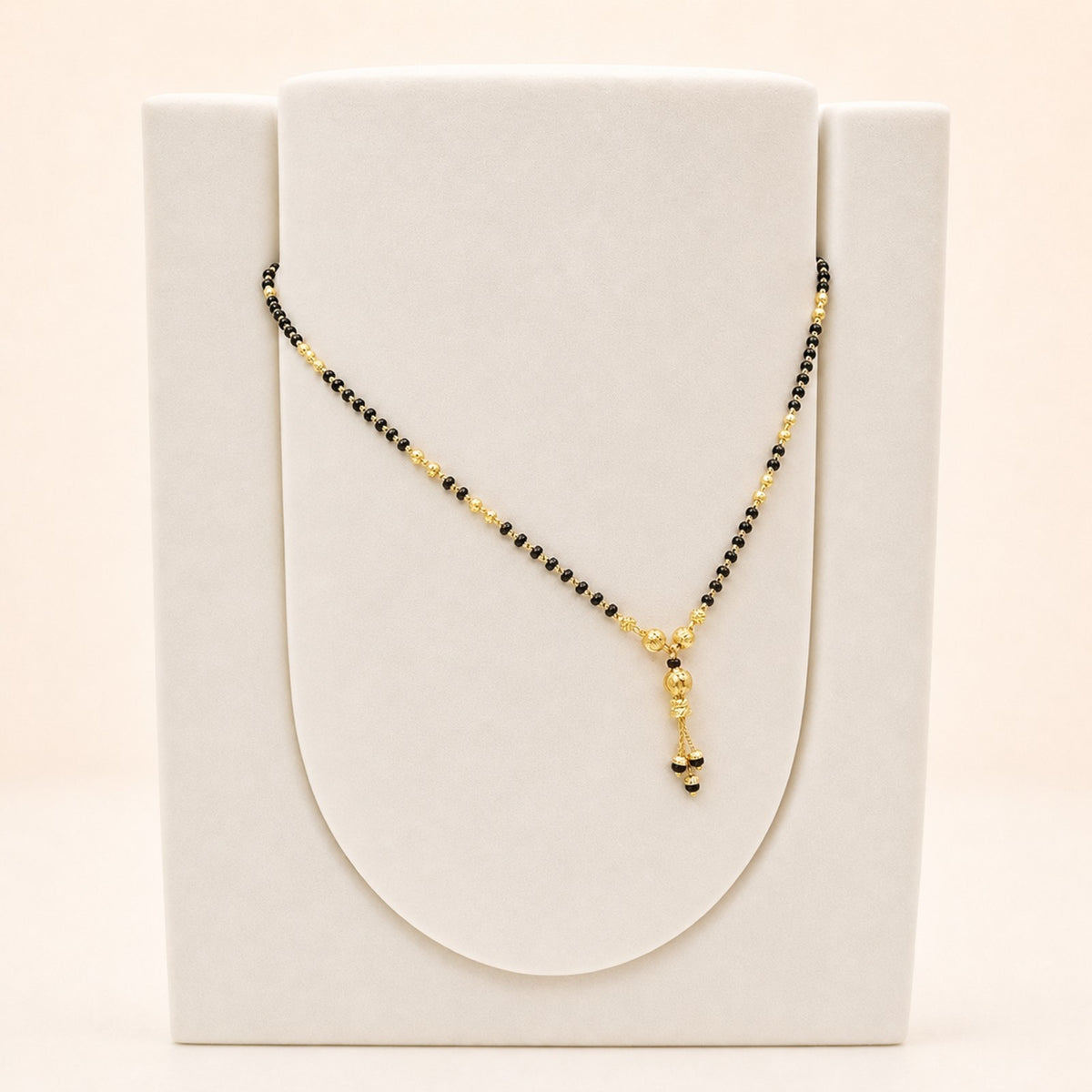 Tassel Mangalsutra in 22ct gold — view 2