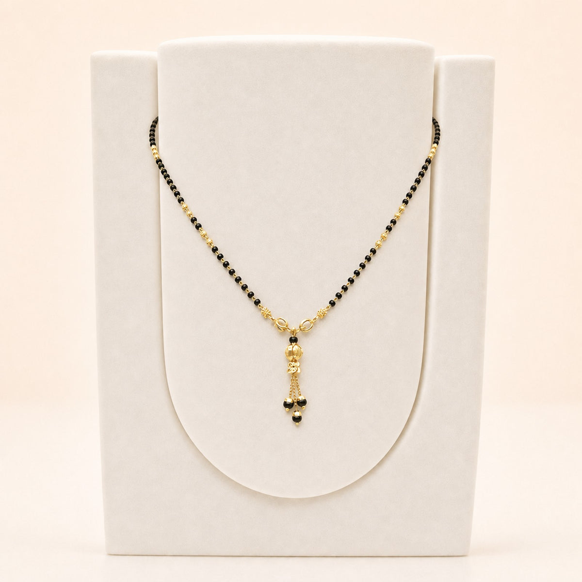 Tassel Mangalsutra in 22ct gold — view 3