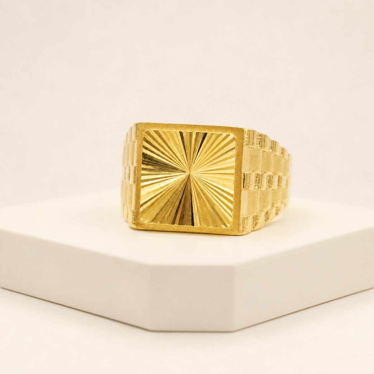 Sunburst Signet Ring in 22ct gold — view 1