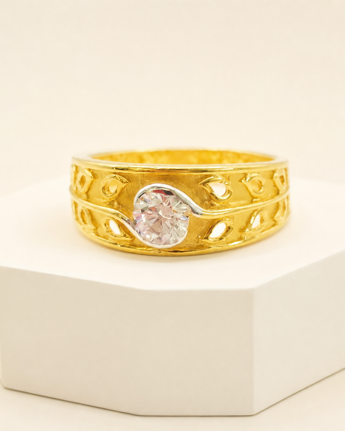 Leaf Cutout Stone Ring in 22ct gold — view 1
