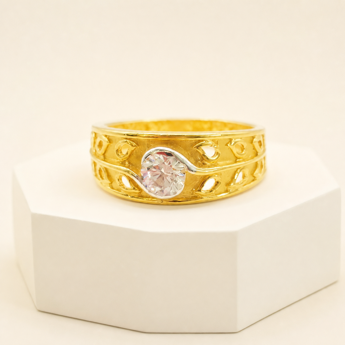 Leaf Cutout Stone Ring in 22ct gold — view 1