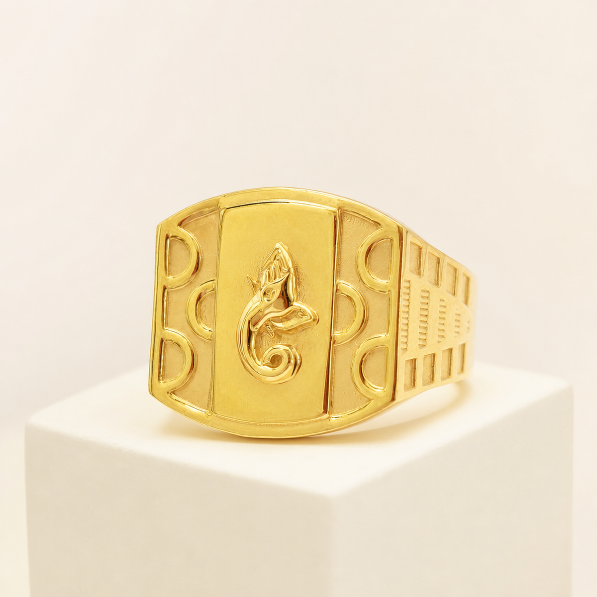 Devotional Signet Ring in 22ct gold — view 1