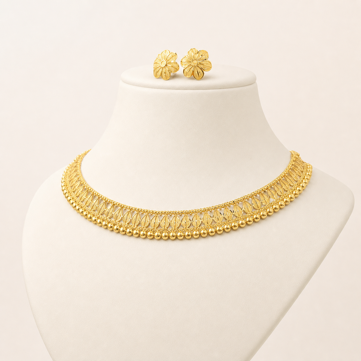 Leaf Choker Set in 22ct gold — view 1