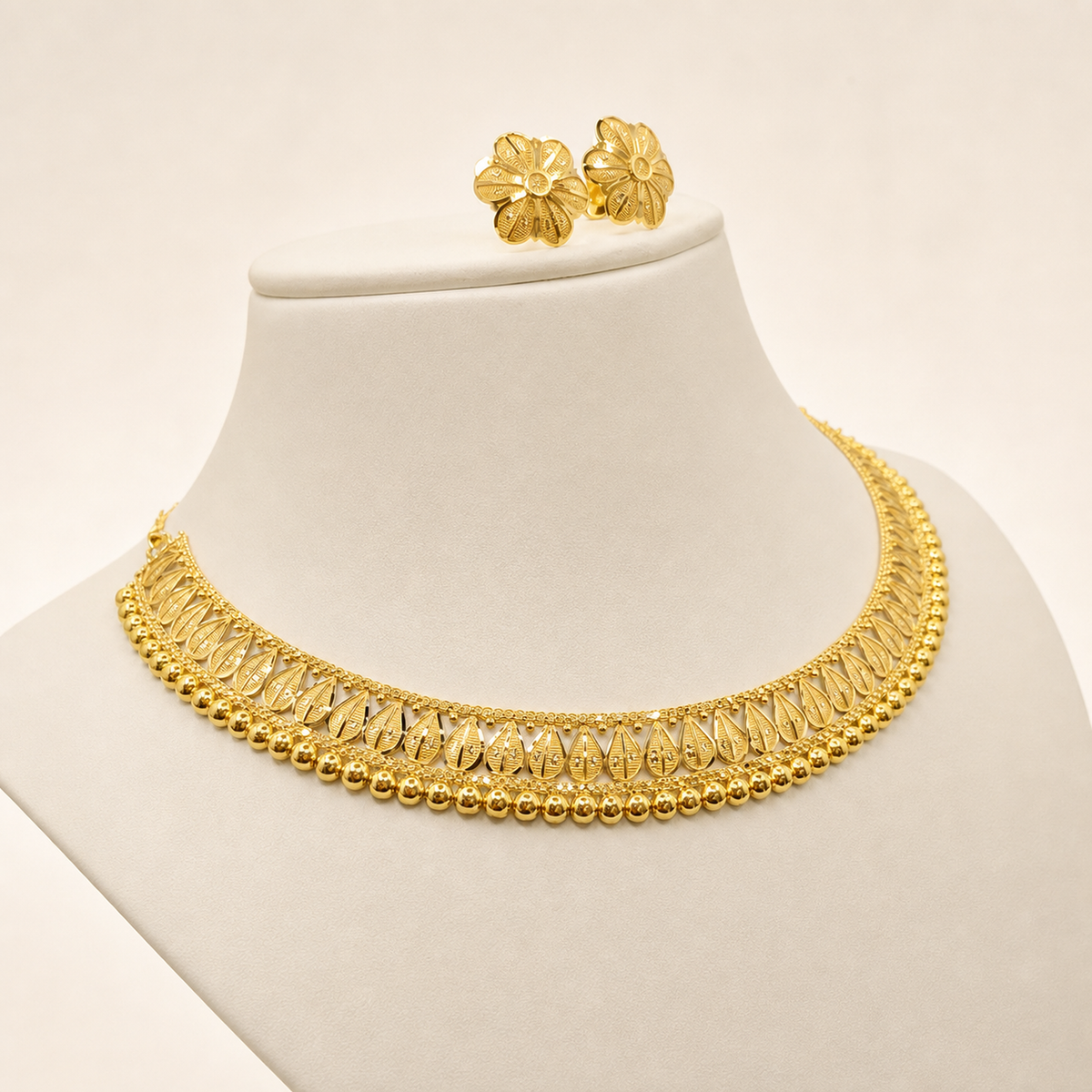 Leaf Choker Set in 22ct gold — view 3