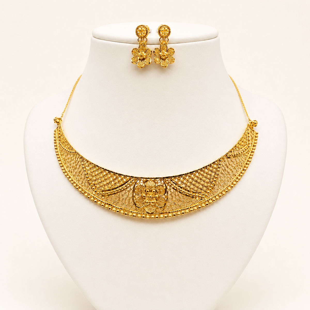 Royal Bloom Necklace Set in 22ct gold — view 1