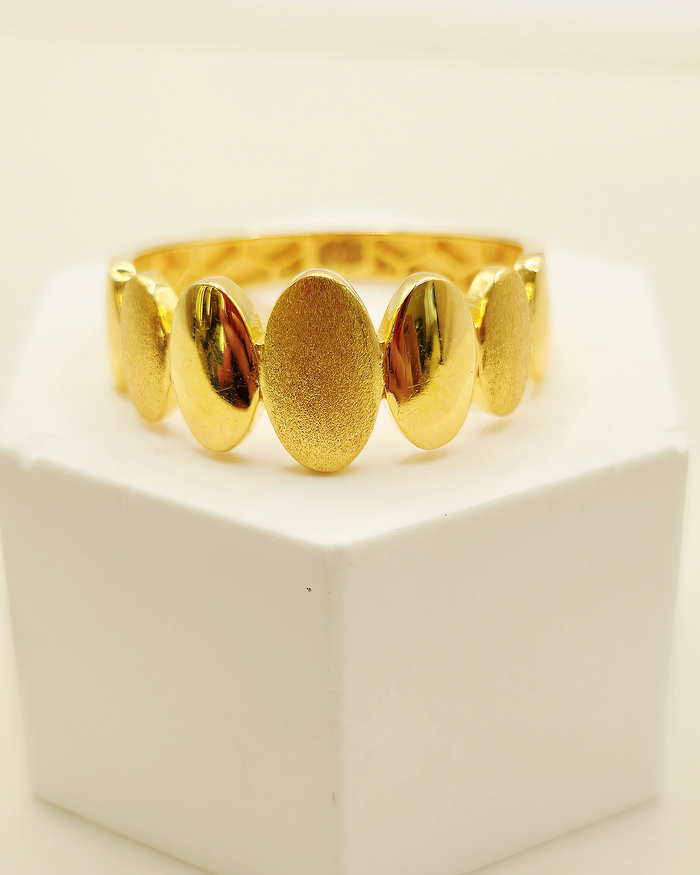 Oval Panel Ring in 22ct gold — view 1