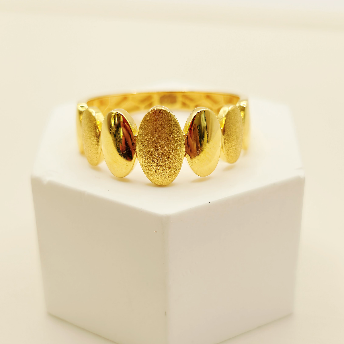 Oval Panel Ring in 22ct gold — view 1