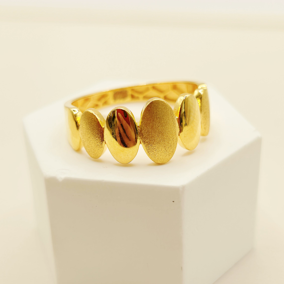 Oval Panel Ring in 22ct gold — view 3