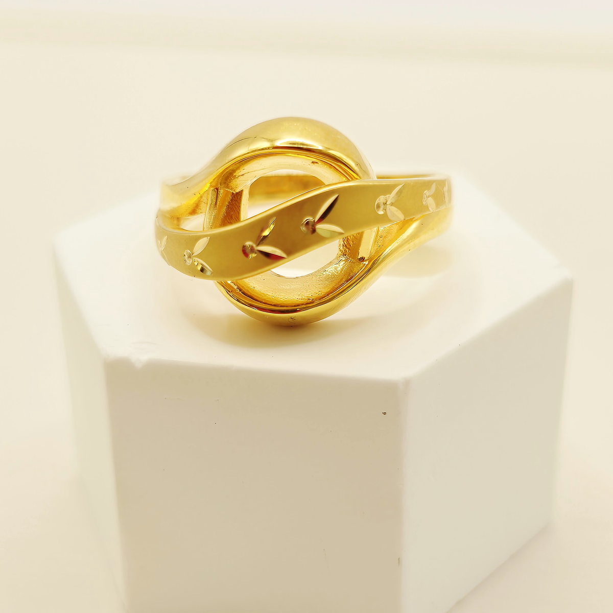 Knot Ring in 22ct gold — view 1