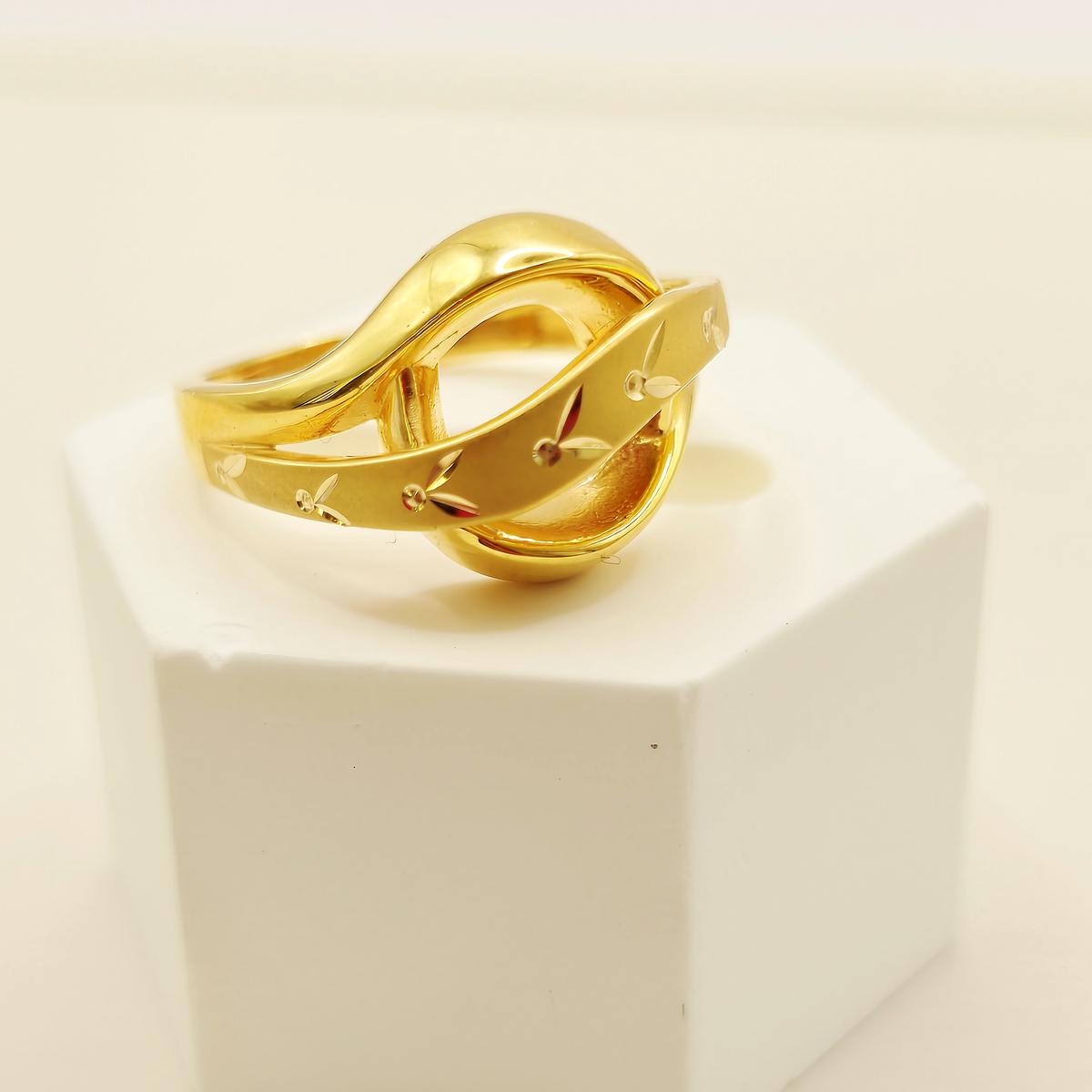 Knot Ring in 22ct gold — view 3