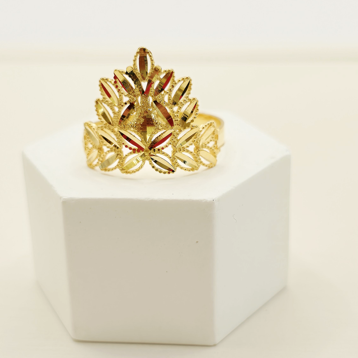 Leaf Crown Ring in 22ct gold — view 1