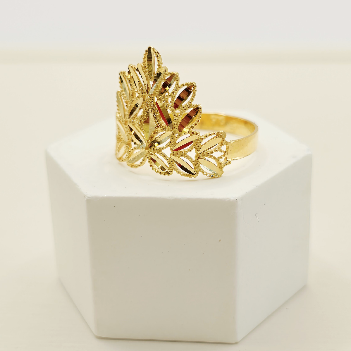 Leaf Crown Ring in 22ct gold — view 2
