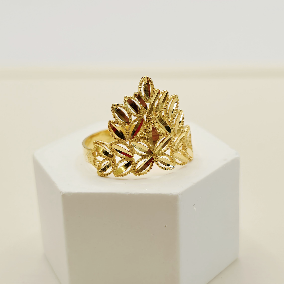 Leaf Crown Ring in 22ct gold — view 3