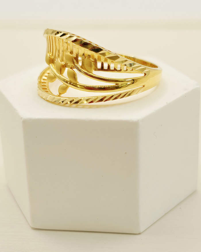 Leaf Band Ring in 22ct gold — view 2