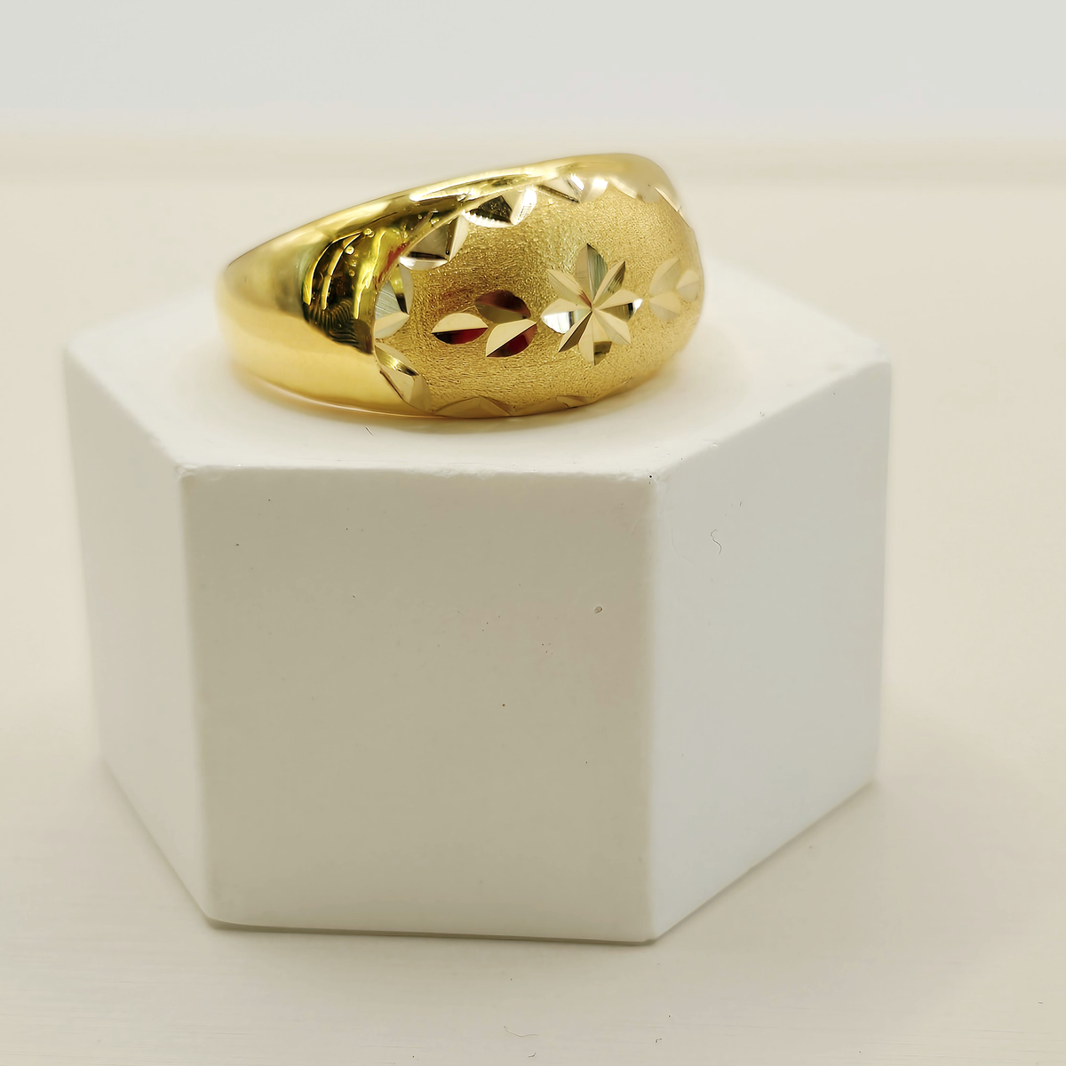 Star Cutout Band Ring in 22ct gold — view 3