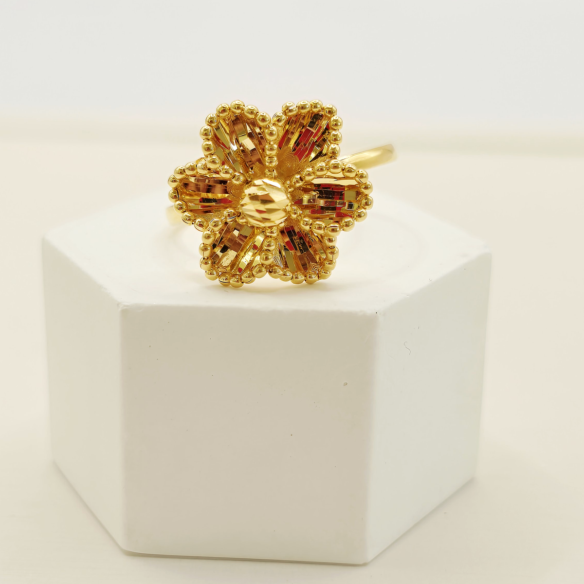 Filigree Flower Ring in 22ct gold — view 1