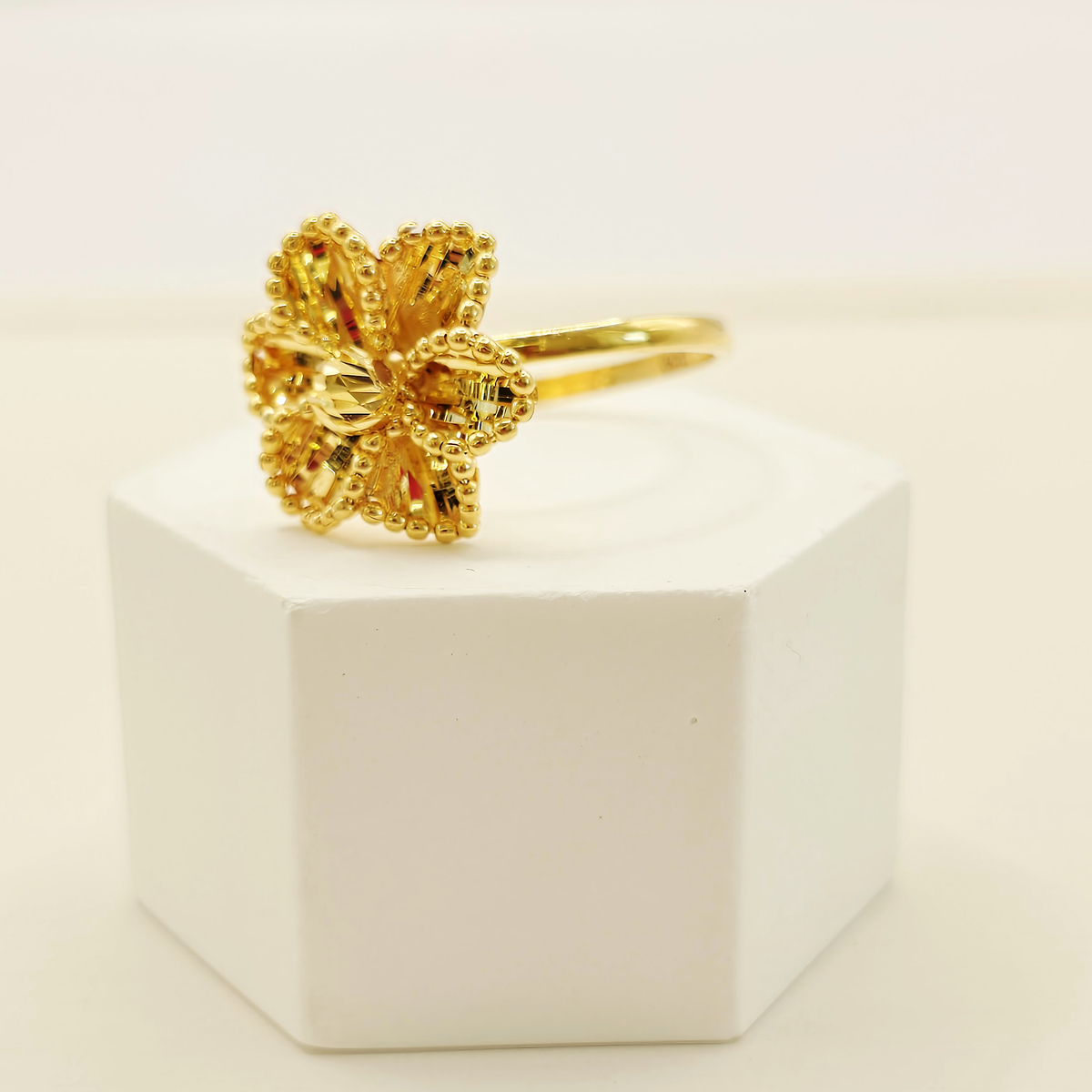 Filigree Flower Ring in 22ct gold — view 2