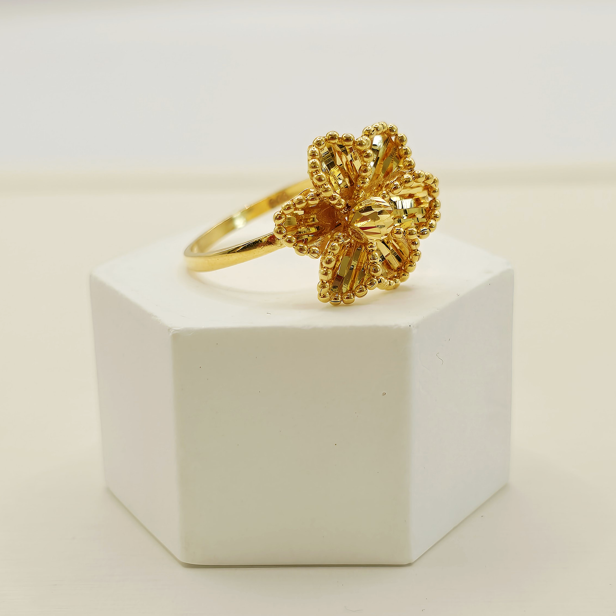 Filigree Flower Ring in 22ct gold — view 3