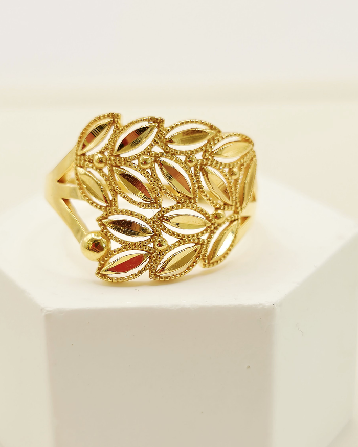 Leaf Filigree Ring in 22ct gold — view 1