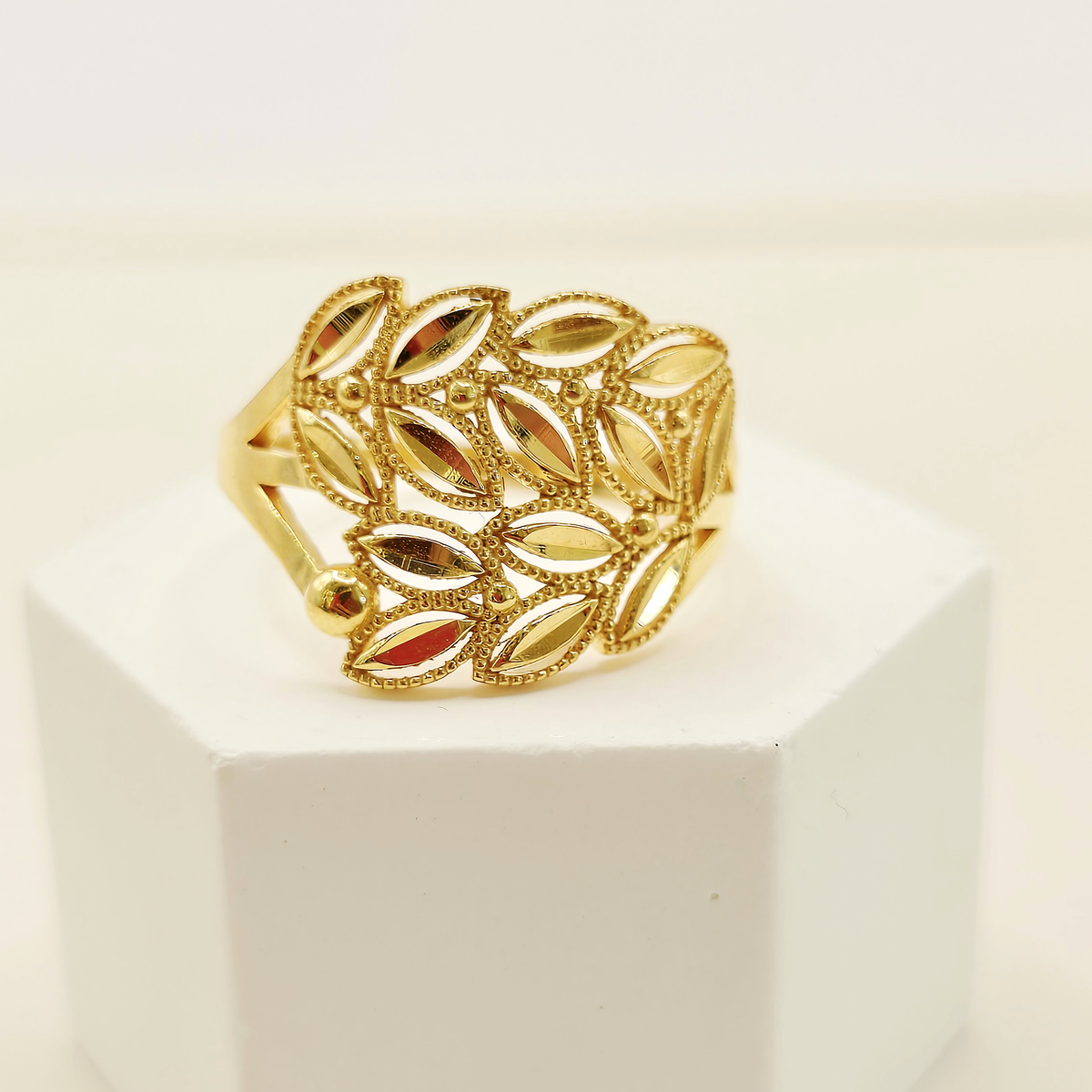 Leaf Filigree Ring in 22ct gold — view 1