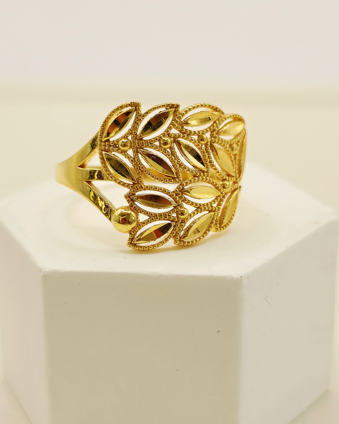 Leaf Filigree Ring in 22ct gold — view 2