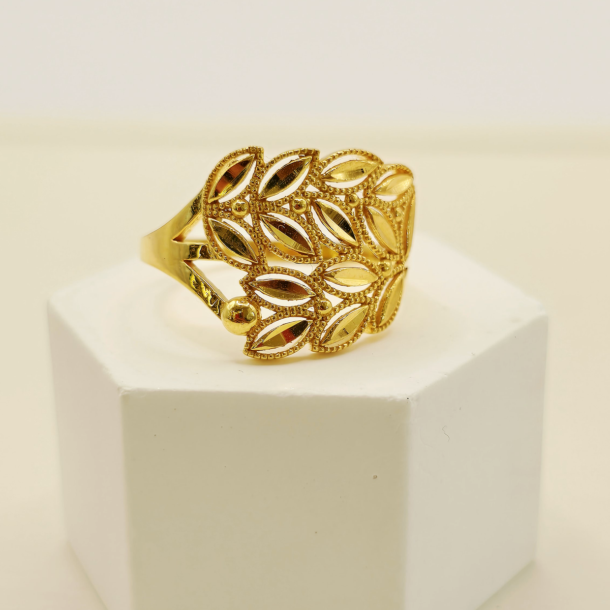 Leaf Filigree Ring in 22ct gold — view 2