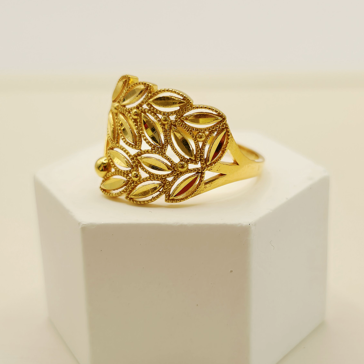 Leaf Filigree Ring in 22ct gold — view 3