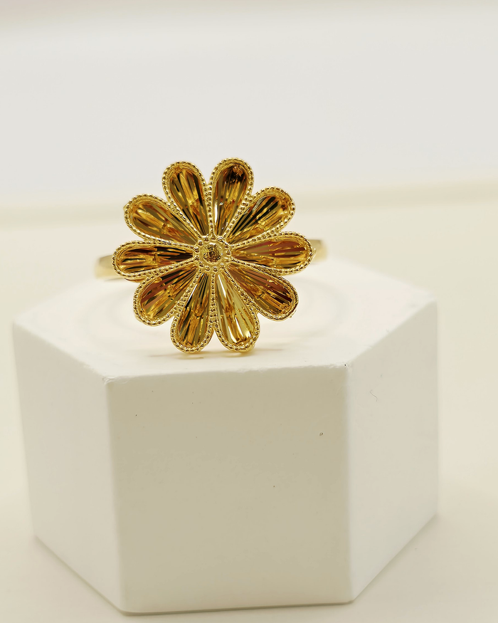 Daisy Ring in 22ct gold — view 1