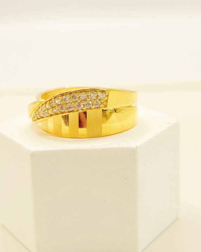 Pave Curve Ring in 22ct gold — view 1