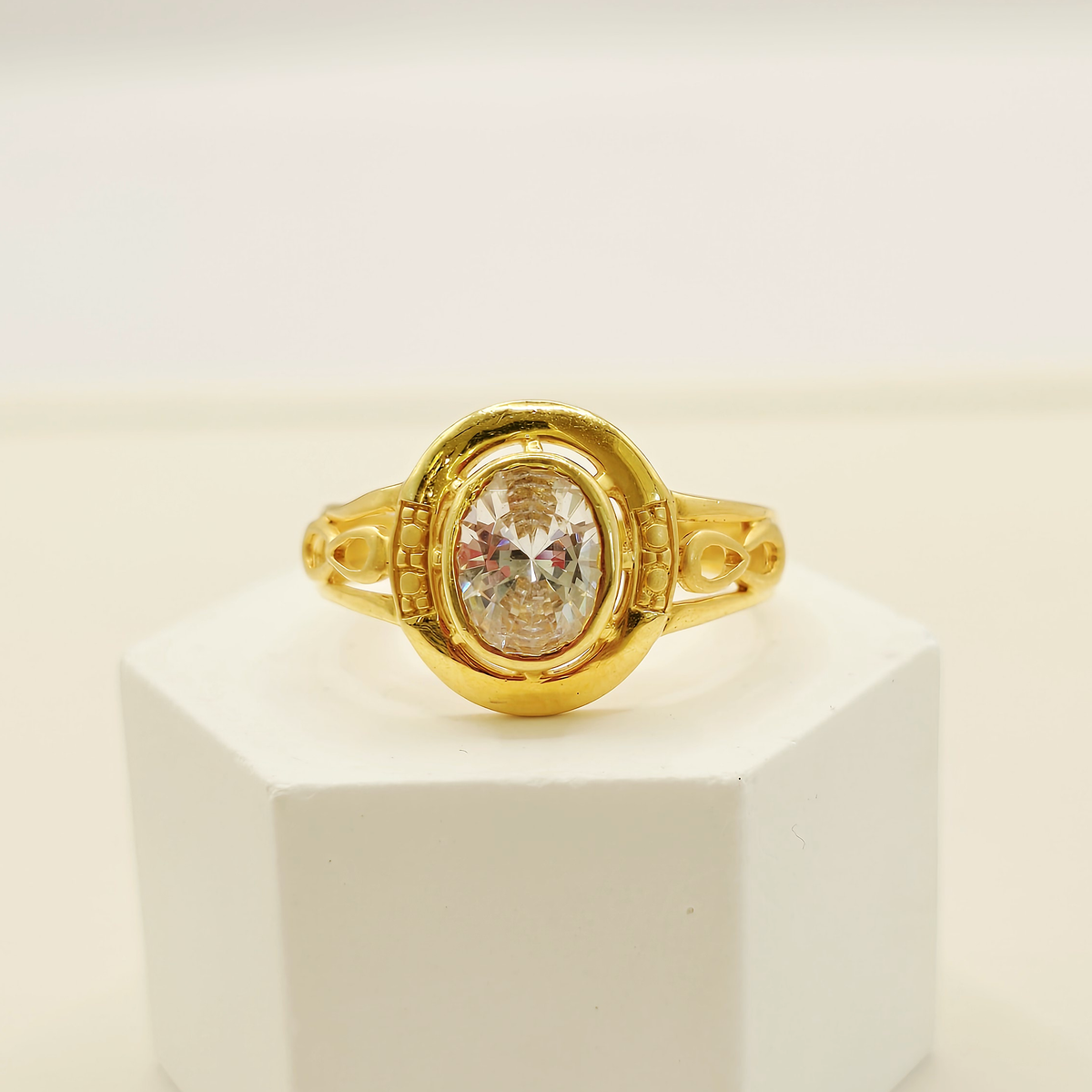 Oval Stone Ring in 22ct gold — view 1
