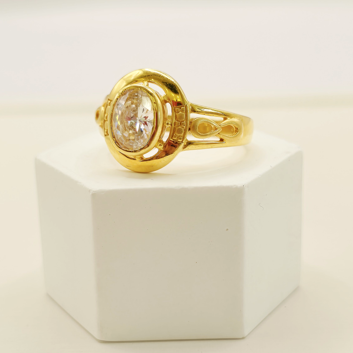 Oval Stone Ring in 22ct gold — view 2